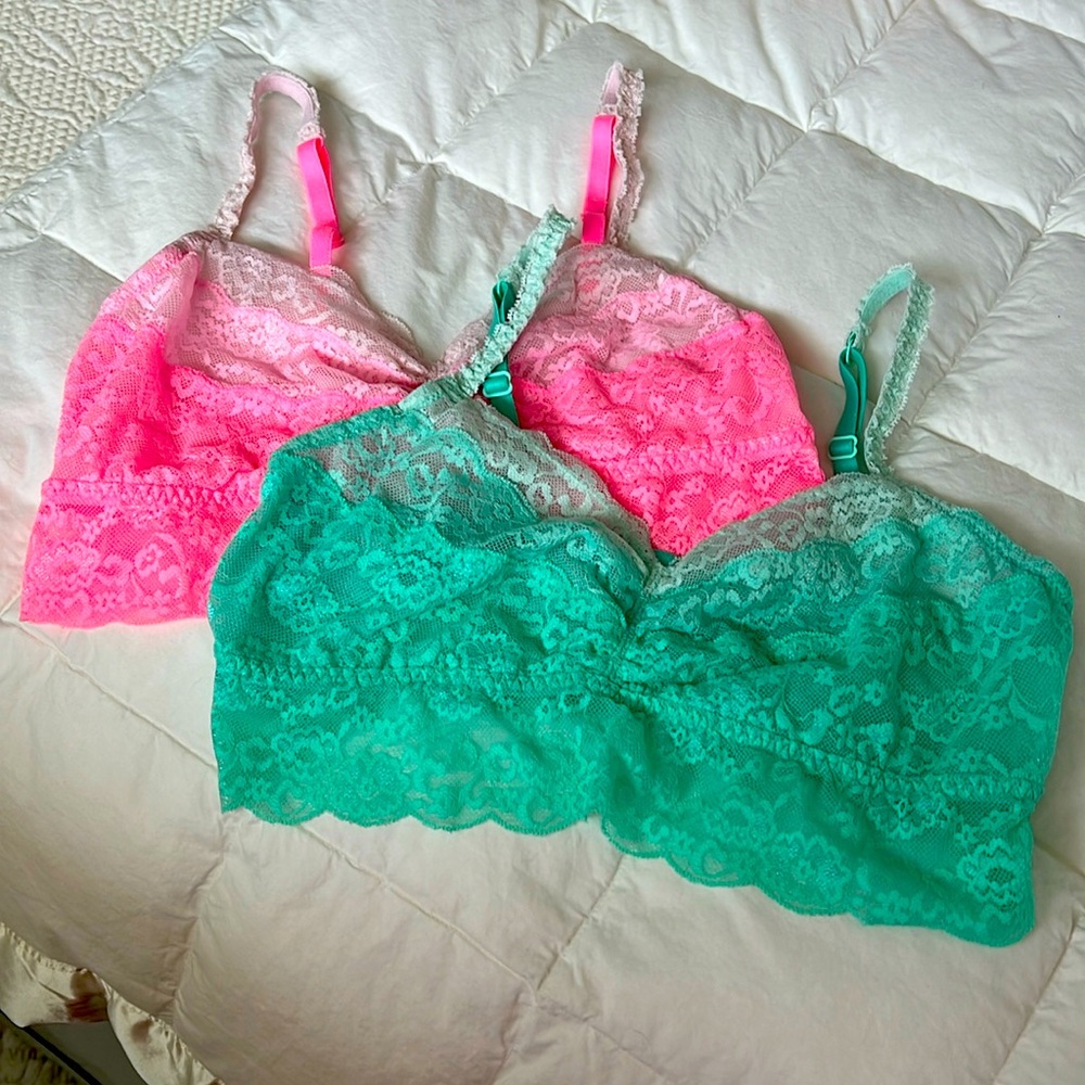 Lot bundle of 2 Victoria’s Secret PINK bralettes, sz Large!! Great condition